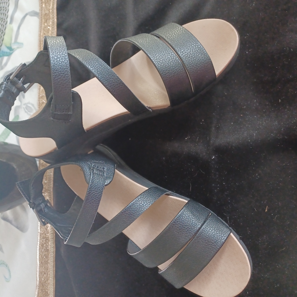 Baretraps Women's Black Sandals With Buckle Strap 8W - Picture 2 of 4
